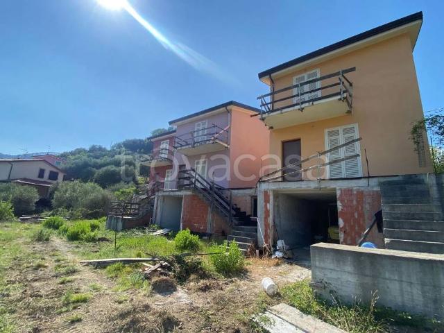 Villa singola in vendita a Follo via Roma No Number, Piana Battolla