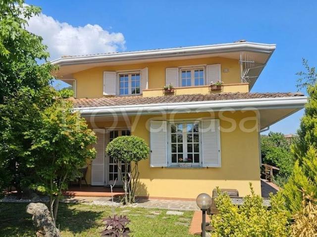 Villa singola in vendita a Frosinone via Le Noci