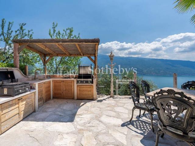 Villa singola in vendita a Gargnano via Rimembranza