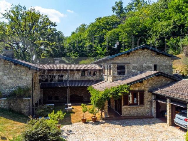 Villa singola in vendita a Gavirate via Sassello