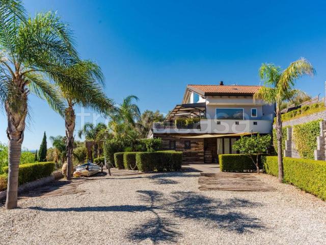 Villa singola in vendita a Giardini Naxos via delle Fornaci