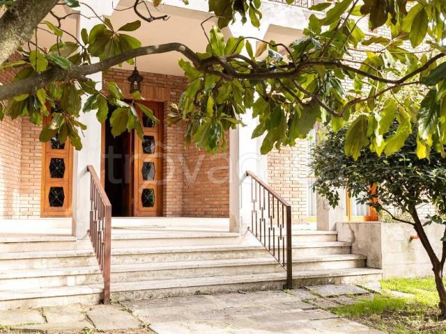 Villa singola in vendita a Imola