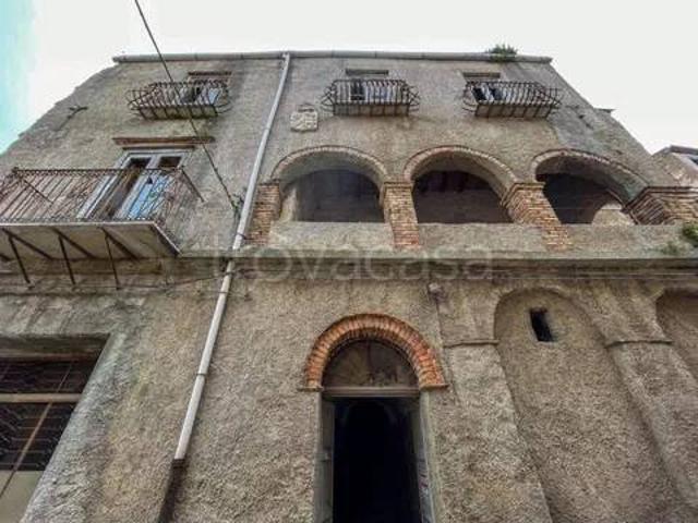 Villa singola in vendita a Isnello via Carmelo Virga, 28