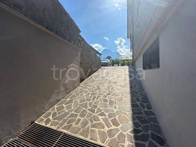 Villa singola in vendita a Isola del Gran Sasso d'Italia via San Gabriele, 76