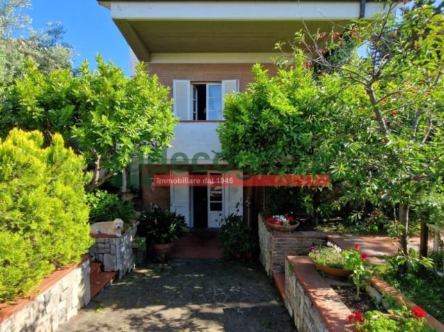 Villa singola in vendita a Livorno via del Pino, 34, Montenero