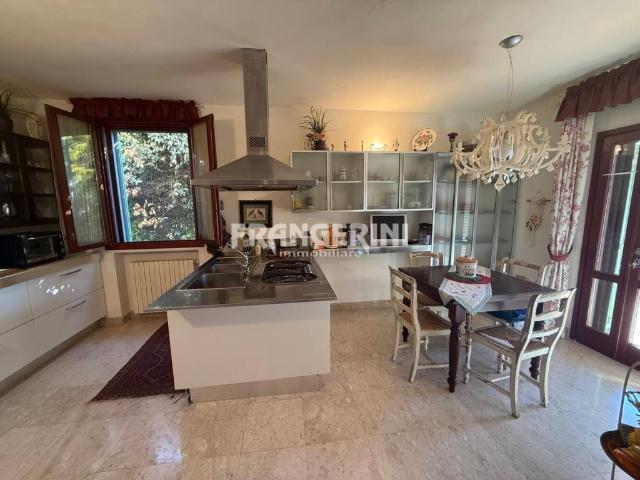 Villa singola in vendita a Livorno via del Pino, Montenero Basso Montenero Alto