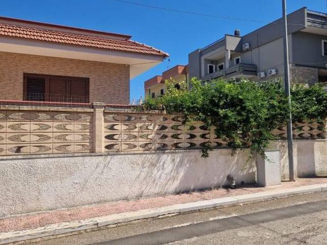 Villa singola in vendita a Lizzano via Antonio Segni, 6