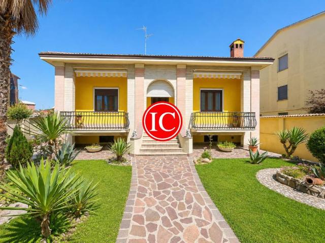 Villa singola in vendita a Lodi viale Piave, 6