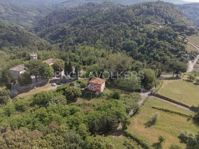 Villa singola in vendita a Lucca via per Chiatri, Chiatri Piazzano