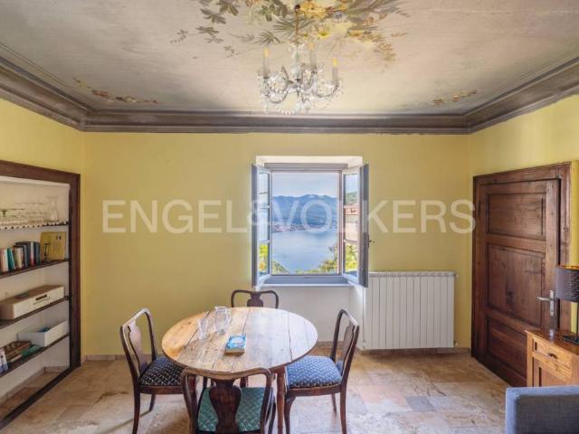 Villa singola in vendita a Maccagno con Pino e Veddasca via Temistocle Solera, 10