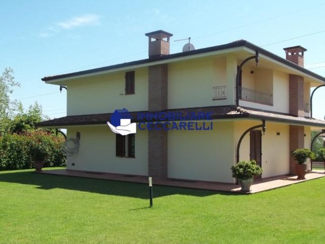 Villa singola in vendita a Massa viale della Repubblica