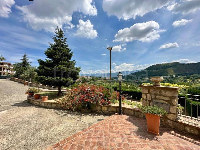 Villa singola in vendita a Mendicino via Luigi Ferrera