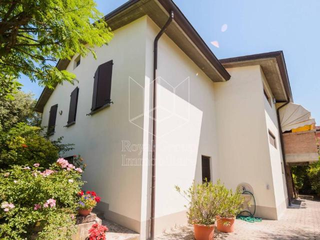 Villa singola in vendita a Medesano via I. Pizzetti, 16