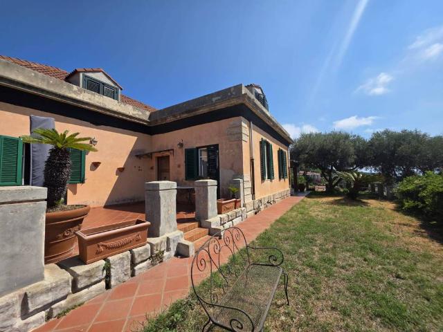 Villa singola in vendita a Messina, Torre Faro