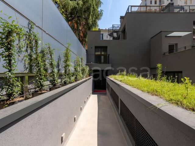 Villa singola in vendita a Milano via Stendhal, Solari