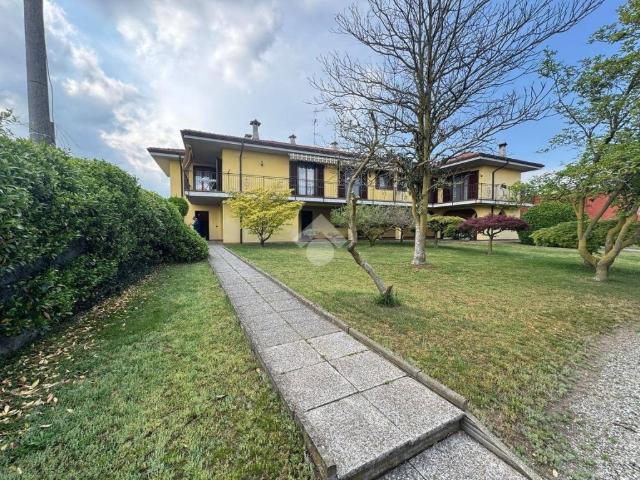 Villa singola in vendita a Momo via Morghenga, 1