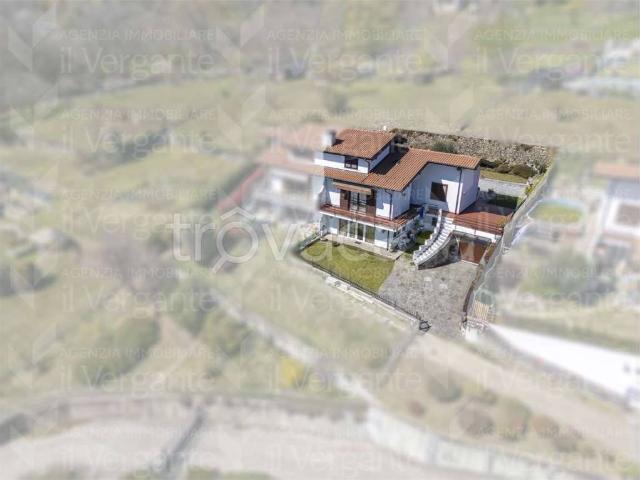 Villa singola in vendita a Nebbiuno