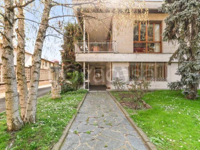 Villa singola in vendita a Paderno Dugnano via Per Cassina Nuova, 5