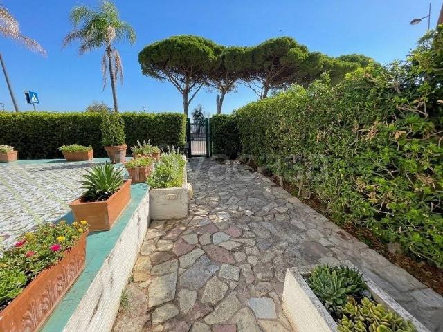 Villa singola in vendita a Palermo viale Regina Elena, Mondello Valdesi