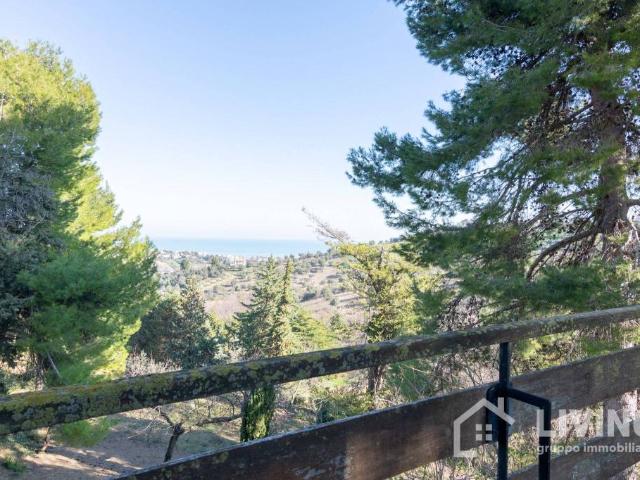Villa singola in vendita a Pescara strada Colle Scorrano, 92, Colle del Telegrafo Colle Scorrano