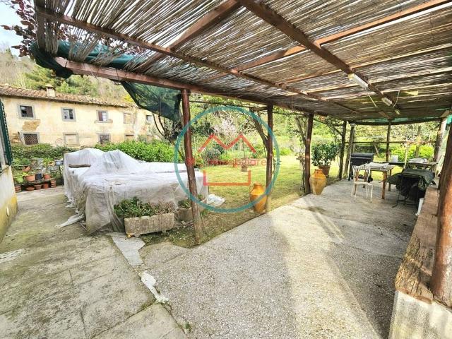 Villa singola in vendita a Pescia via Paradisino
