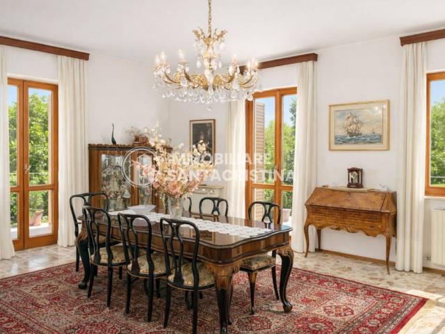 Villa singola in vendita a Porto Valtravaglia via Torre, 5
