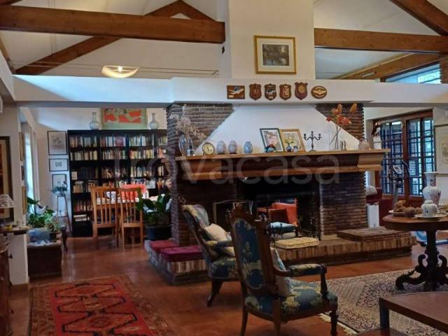 Villa bifamiliare in vendita a Quadroni, Manziana