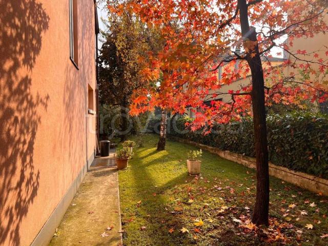 Villa singola in vendita a Reggio nell'Emilia via Gustavo Modena, San Prospero Tribunale