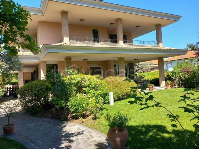 Villa singola in vendita a Riccione via Flaminia, Parco