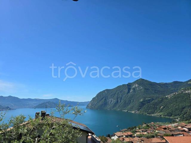 Villa singola in vendita a Riva di Solto via Vella
