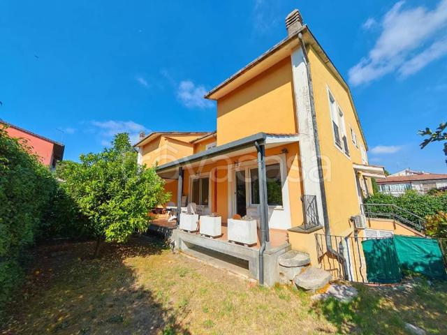 Villa bifamiliare in vendita a Roma via Panezio, Casal Palocco
