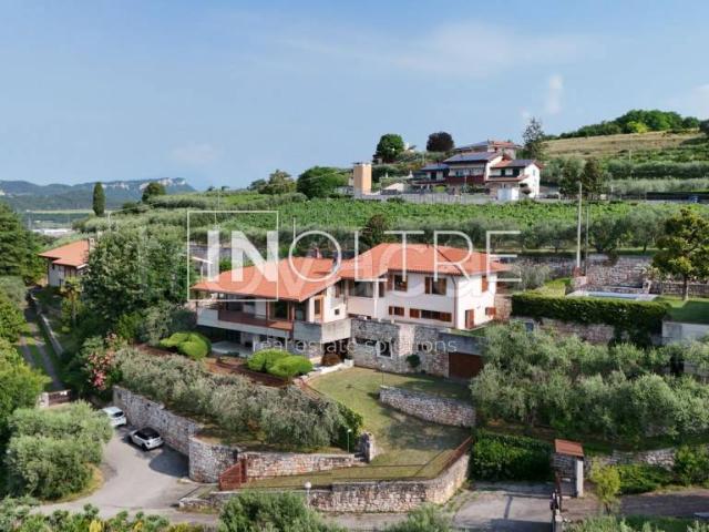Villa singola in vendita a Sant'Ambrogio di Valpolicella via Emilio Salgari, 35