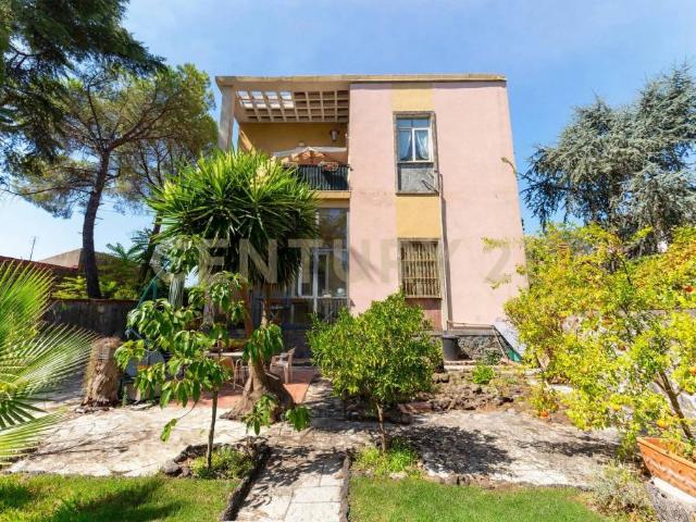 Villa singola in vendita a San Giovanni la Punta via per Viagrande, 33