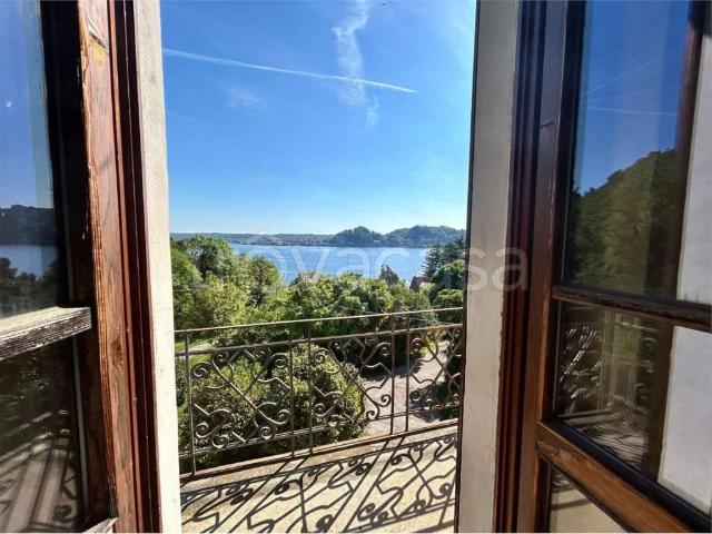 Villa singola in vendita ad Angera via Fornetto, 2