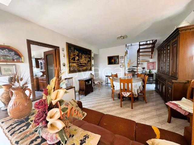 Villa singola in vendita ad Anguillara Sabazia via Adige
