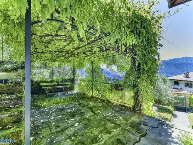 Villa singola in vendita ad Abbadia Lariana via Per Poino, 1, Crebbio