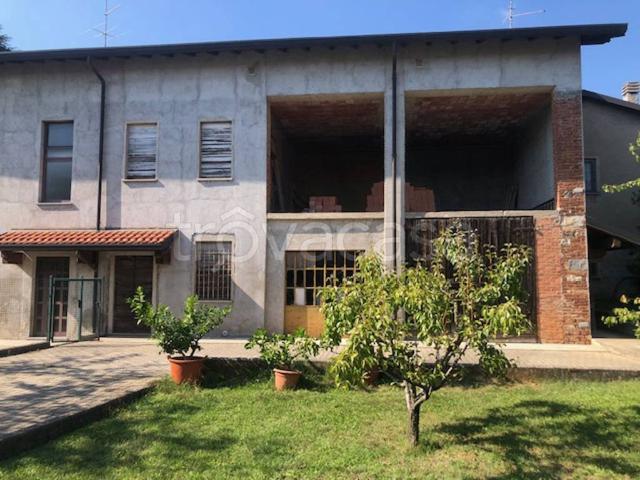 Villa singola in vendita ad Abbiate Guazzone, Tradate
