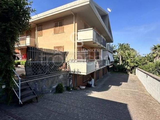 Villa singola in vendita ad Aci Catena via Lecco, 21