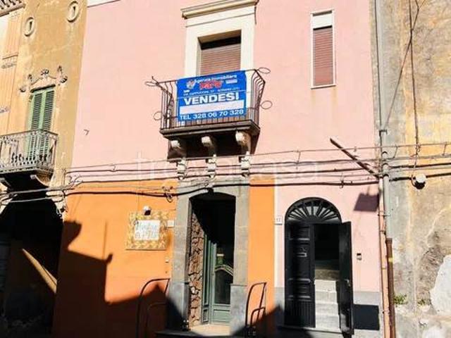 Villa singola in vendita ad Adrano via Catena, 15