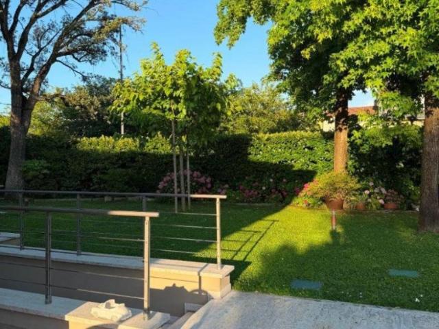 Villa singola in vendita ad Agliana via Roma