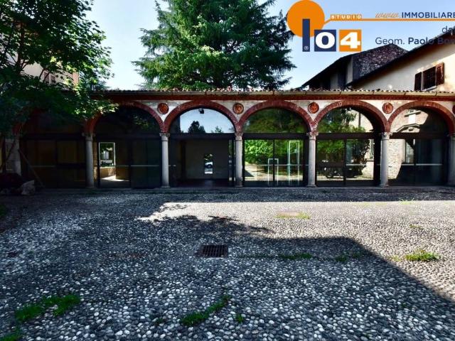 Villa singola in vendita ad Alzate Brianza via Francesco Anzani