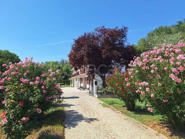 Villa singola in vendita ad Alba
