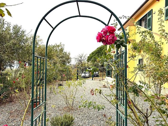 Villa bifamiliare in vendita ad Albisola Superiore via Nifossé, 47