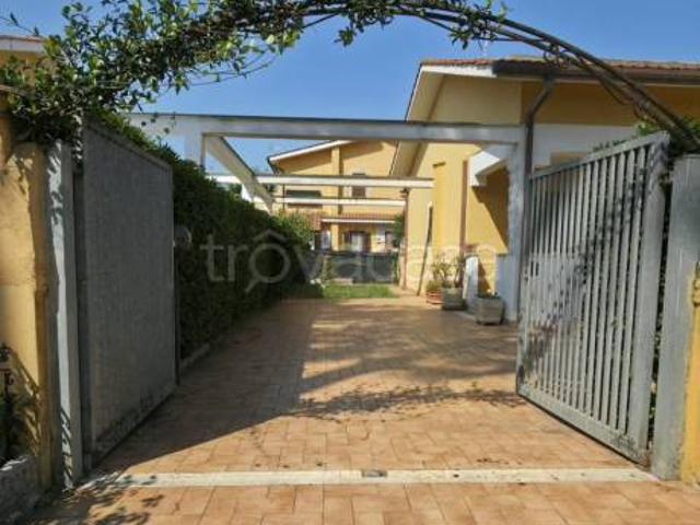 Villa singola in vendita ad Ardea viale Corona Australe, 64, Colle Romito