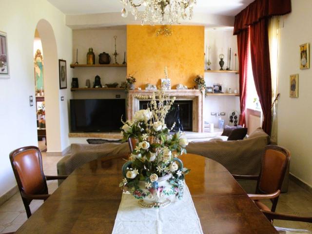 Villa singola in vendita ad Arezzo