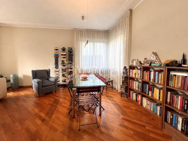 Villa singola in vendita ad Arona via Montello, 20