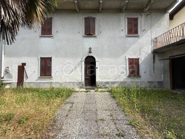 Villa singola in vendita ad Arona via Oleggio Castello, 2