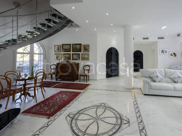 Villa singola in vendita ad Arona via Cuneo, 15, Dagnente