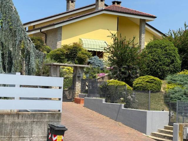 Villa singola in vendita ad Asti via Giovanni Falcone, Stadio