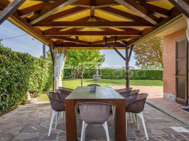 Villa singola in vendita ad Asti via Ticino, 62, San Fedele
